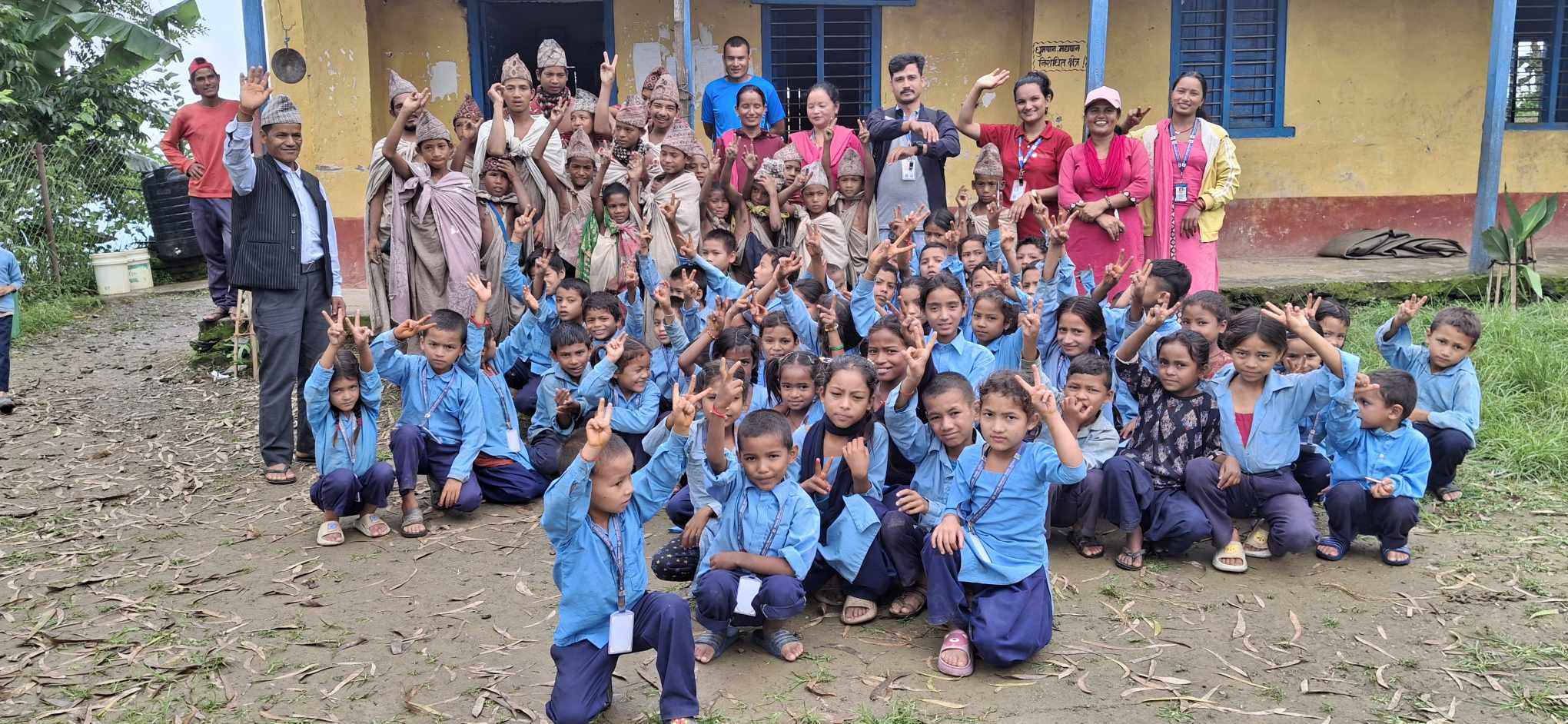 शैक्षिक भ्रमणमा राउटे बालबालिका पहिलोपटक पुगे विद्यालय 